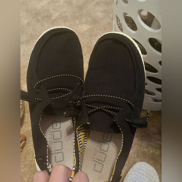 Hey Dudes - Picture 2 of 4